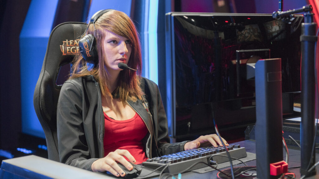 5 femmes qui ont marqué l'histoire de l'esport Remilia joue à League of Legends sur la scène LCS