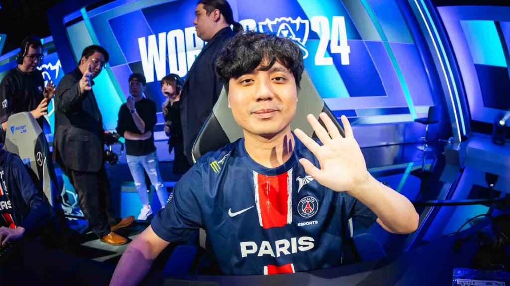 BERLIN - 3 OCTOBRE : Maple du PSG Talon est vu sur scène lors de la scène suisse du Championnat du monde League of Legends 2024 le 3 octobre 2024 à Berlin, en Allemagne. (Photo de Colin Young-Wolff/Riot Games)