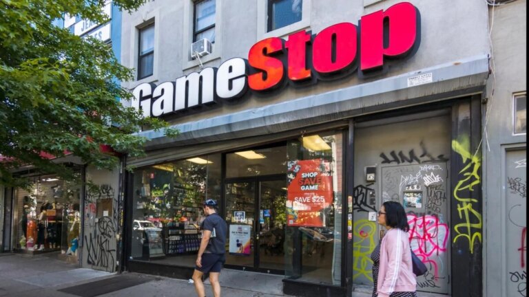 Le détaillant de jeux vidéo en difficulté GameStop essaierait apparemment d&rsquo;acheter… eBay ?!