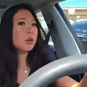 ExtraEmily bannie de Twitch après avoir failli provoquer un accident de voiture en streaming : « Je veux apprendre de mon erreur et faire mieux »