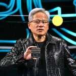 Le PDG de Nvidia demande à Trump de rassurer tout le monde sur le fait que l&rsquo;IA n&rsquo;est pas un château de cartes de fin du monde alors que les cours des actions de l&rsquo;IA chutent : « C&rsquo;est un canular, les centres de données sont géniaux »