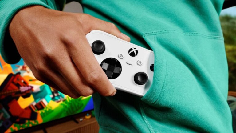 Il existe une nouvelle manette Xbox moins chère, plus petite et n&rsquo;utilise pas de piles AA