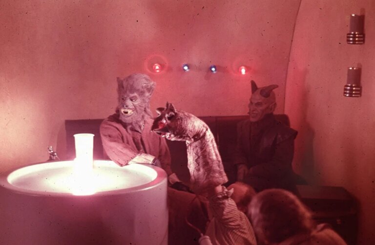 Des trésors de matériel Star Wars inédit émergent en ligne dans la vente de garage du sorcier After Effects